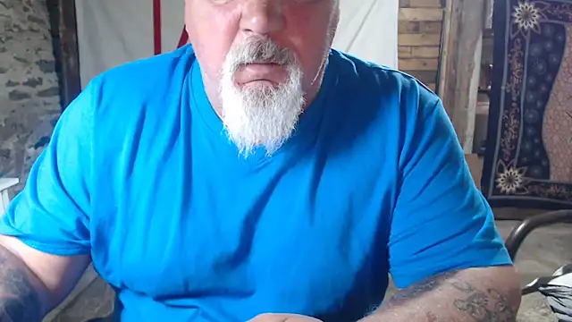 Newfiesausage1972 online show from June 20, 7:44 am