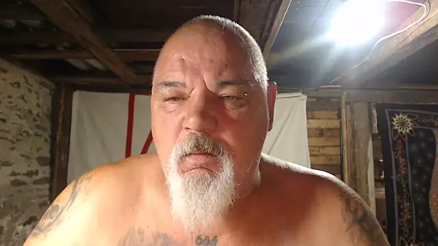 Newfiesausage1972 online show from June 21, 9:12 am