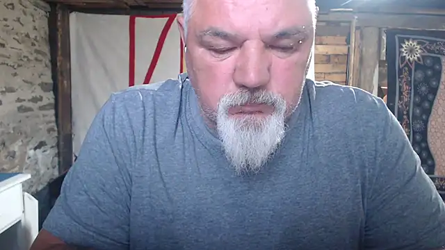 Newfiesausage1972 online show from June 21, 9:17 pm