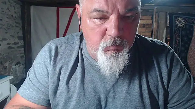 Newfiesausage1972 online show from June 22, 9:17 am