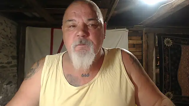 Newfiesausage1972 online show from June 23, 8:01 am