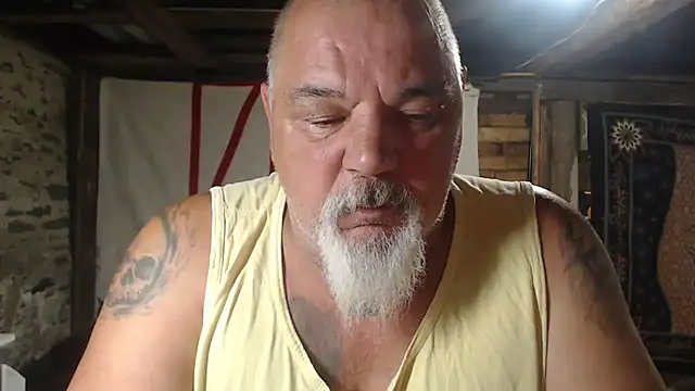 Newfiesausage1972 online show from June 24, 8:46 am