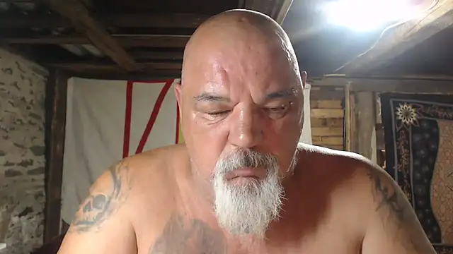 Newfiesausage1972 online show from June 30, 8:37 am
