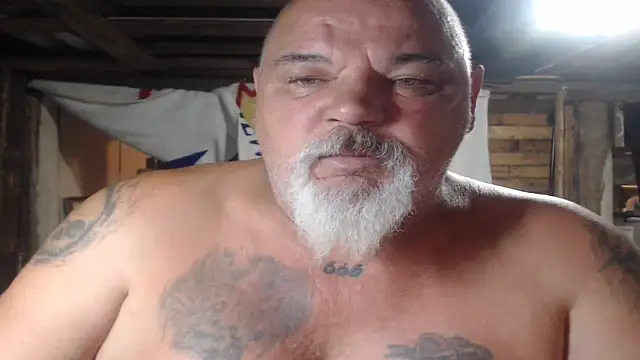 Newfiesausage1972 online show from July 10, 7:34 am