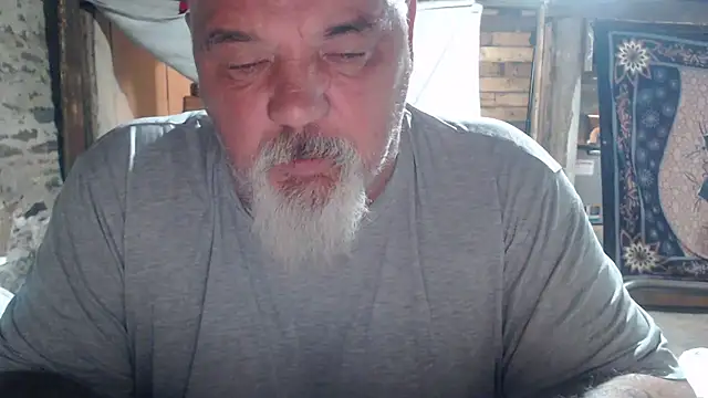 Newfiesausage1972 online show from July 11, 9:12 am
