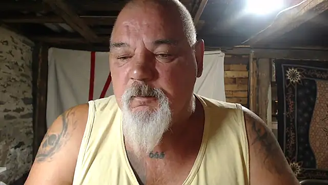 Newfiesausage1972 online show from July 17, 7:59 am