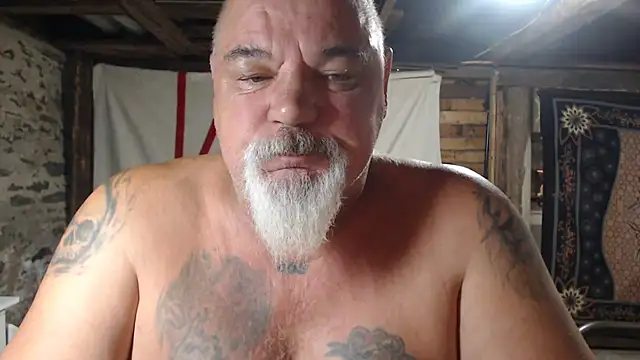Newfiesausage1972 online show from July 19, 8:40 am