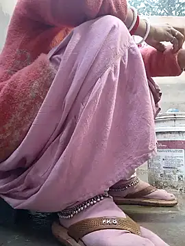 Snapshot of Simaran_bhabhi chatting on February 5, 1:15 am Simaran bhabhi online show from February 5, 1:15 am