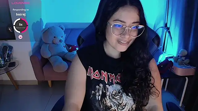 LauraHawkes online show from March 8, 4:34 am