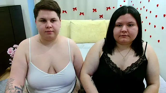 BeckyAndHellen online show from November 6, 11:11 am