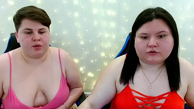 BeckyAndHellen online show from February 16, 10:44 am