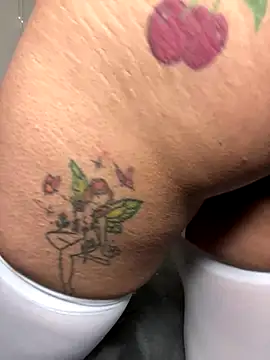 Snapshot of Shuggabutt chatting on October 25, 11:29 am Shuggabutt online show from October 25, 11:29 am