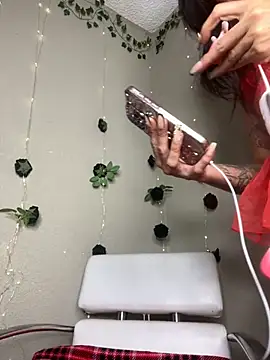 Snapshot of Shuggabutt chatting on November 26, 5:25 pm Shuggabutt online show from November 26, 5:25 pm