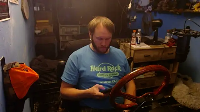 Snapshot of long_thinmint86 chatting on February 27, 4:10 pm long thinmint86 online show from February 27, 4:10 pm