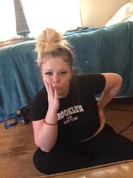 Snapshot of blndpolkadot chatting on January 28, 3:46 pm blndpolkadot online show from January 28, 3:46 pm