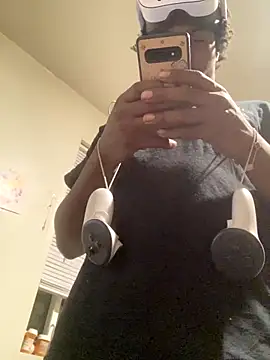 Snapshot of gaimov3r2024 chatting on December 18, 4:29 am gaimov3r2024 online show from December 18, 4:29 am