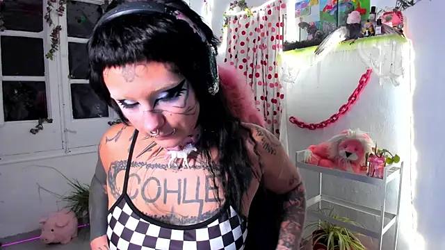 lady sontse  online show from December 19, 8:38 pm