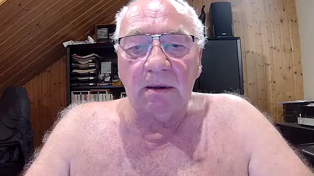 Snapshot of biggandybig chatting on June 22, 10:07 pm biggandybig online show from June 22, 10:07 pm