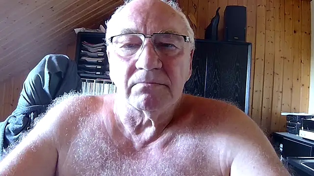 Snapshot of biggandybig chatting on June 25, 8:30 am biggandybig online show from June 25, 8:30 am