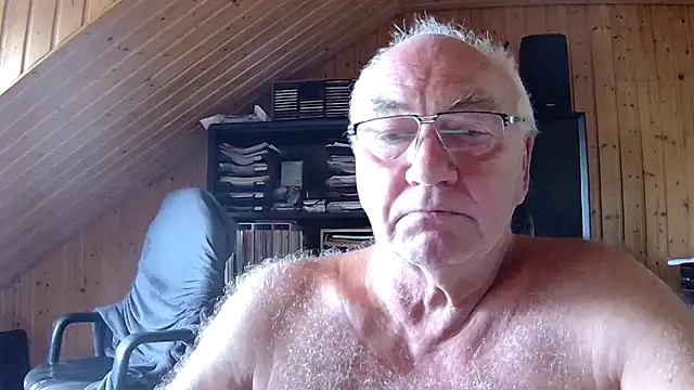 Snapshot of biggandybig chatting on June 29, 8:42 am biggandybig online show from June 29, 8:42 am