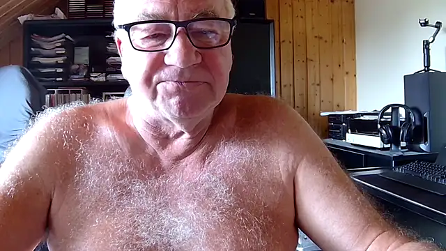 Snapshot of biggandybig chatting on July 1, 10:28 am biggandybig online show from July 1, 10:28 am
