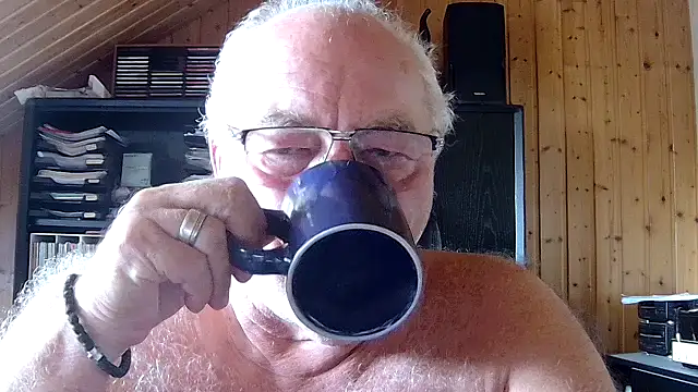 Snapshot of biggandybig chatting on July 7, 7:23 am biggandybig online show from July 7, 7:23 am