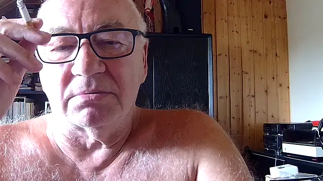 Snapshot of biggandybig chatting on July 23, 11:41 am biggandybig online show from July 23, 11:41 am