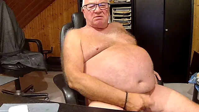 Snapshot of biggandybig chatting on July 23, 11:46 pm biggandybig online show from July 23, 11:46 pm