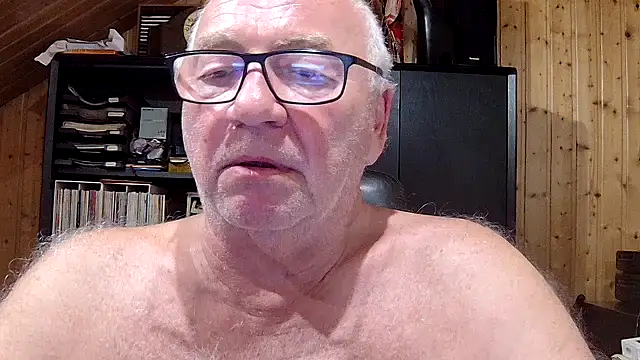 Snapshot of biggandybig chatting on July 27, 8:27 pm biggandybig online show from July 27, 8:27 pm