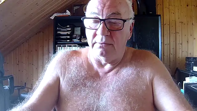 Snapshot of biggandybig chatting on July 28, 8:32 am biggandybig online show from July 28, 8:32 am