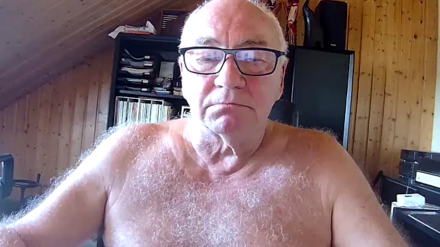 Snapshot of biggandybig chatting on July 29, 9:07 am biggandybig online show from July 29, 9:07 am