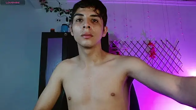 justin alexxx online show from December 4, 6:50 pm