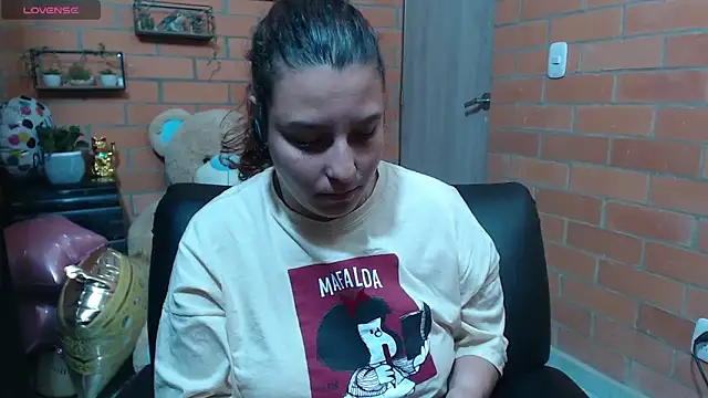 Snapshot of alexia_87 chatting on November 7, 9:59 pm alexia 87 online show from November 7, 9:59 pm