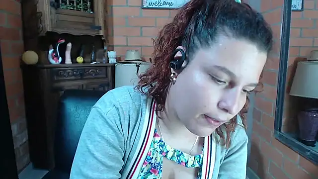 Snapshot of alexia_87 chatting on November 19, 3:06 am alexia 87 online show from November 19, 3:06 am