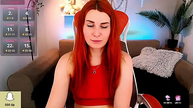 Snapshot of YrKiraXO chatting on March 7, 2:04 am YrKiraXO online show from March 7, 2:04 am