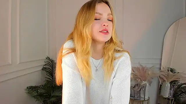 Snapshot of stay_with_alice chatting on November 24, 1:44 pm stay with alice online show from November 24, 1:44 pm