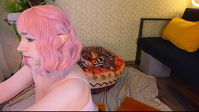 Snapshot of EmmyAmbros chatting on October 23, 11:35 pm EmmyAmbros online show from October 23, 11:35 pm