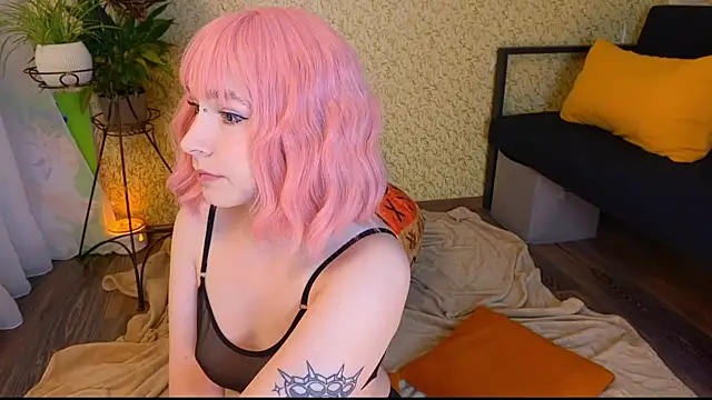 Snapshot of EmmyAmbros chatting on November 2, 12:02 am EmmyAmbros online show from November 2, 12:02 am