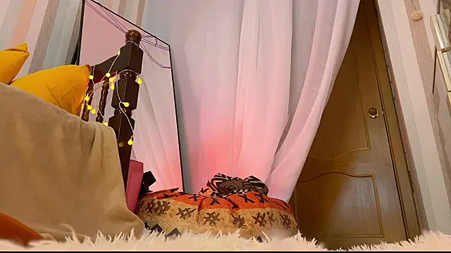 EmmyAmbros online show from March 18, 6:33 pm