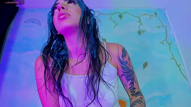 Snapshot of SaturnooStonee chatting on October 22, 6:35 am SaturnooStonee online show from October 22, 6:35 am