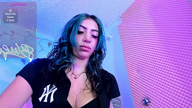SaturnooStonee online show from May 22, 3:13 am
