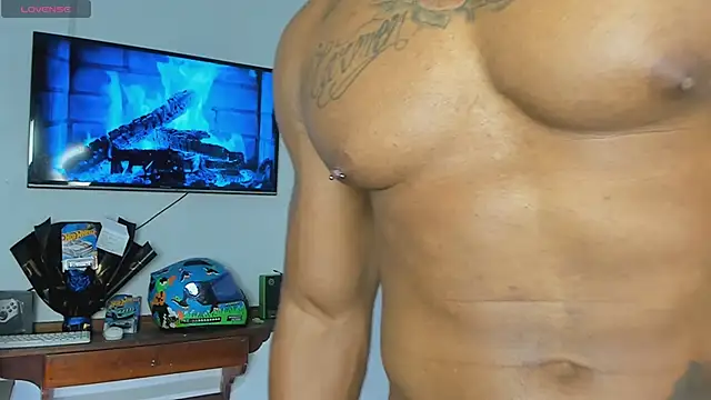 Snapshot of Xander_Str0ng chatting on November 9, 12:14 pm Xander Str0ng online show from November 9, 12:14 pm