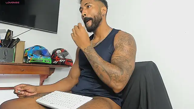 Snapshot of Xander_Str0ng chatting on December 5, 12:36 pm Xander Str0ng online show from December 5, 12:36 pm