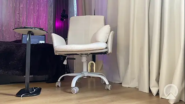 Snapshot of misskaassandraa chatting on July 31, 10:14 am misskaassandraa online show from July 31, 10:14 am