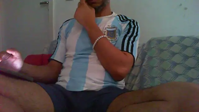 Snapshot of funguybr36 chatting on January 6, 10:08 am funguybr36 online show from January 6, 10:08 am