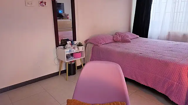 Snapshot of serenna_se chatting on May 29, 8:51 pm serenna se online show from May 29, 8:51 pm