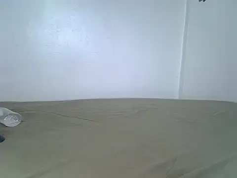 Snapshot of laetitia_ chatting on May 21, 12:17 am laetitia online show from May 21, 12:17 am