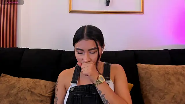 Snapshot of Zayda_1 chatting on October 7, 7:33 pm Zayda 1 online show from October 7, 7:33 pm