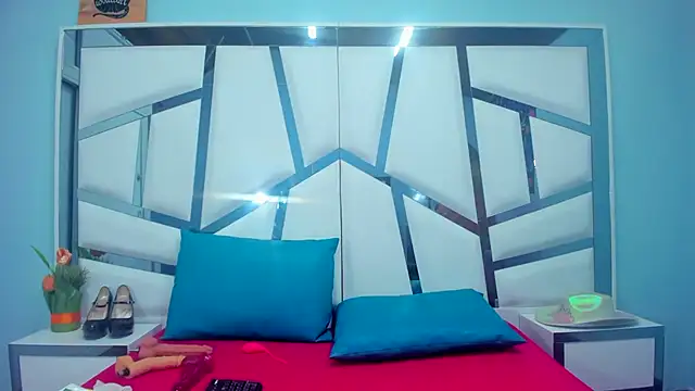 Snapshot of chanel_hot_001 chatting on November 13, 5:06 am chanel hot 001 online show from November 13, 5:06 am