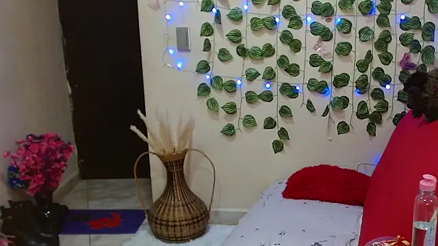 Snapshot of Latin_Mature975 chatting on February 9, 7:38 am Latin Mature975 online show from February 9, 7:38 am